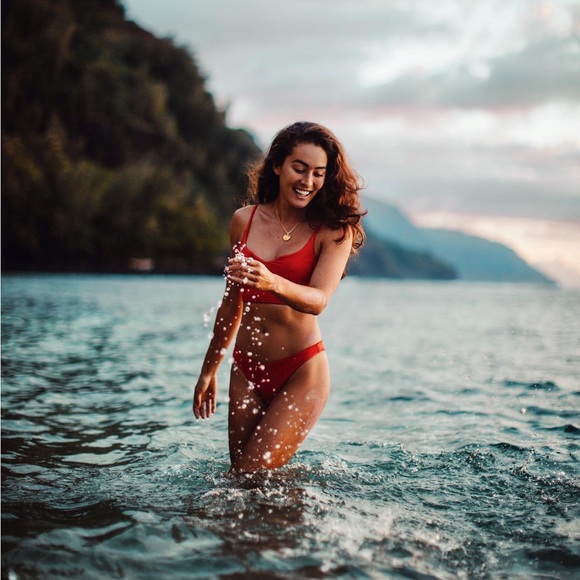 Away That Day x Chelsea Kauai bikini bottom and top in medium red rib - Picture 5 of 8